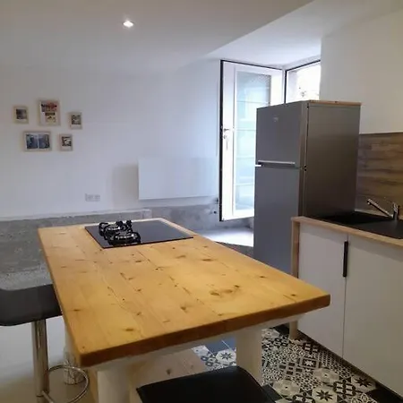 F2, Rez-de-jardin, Avec Piscine. Apartman Tavera
