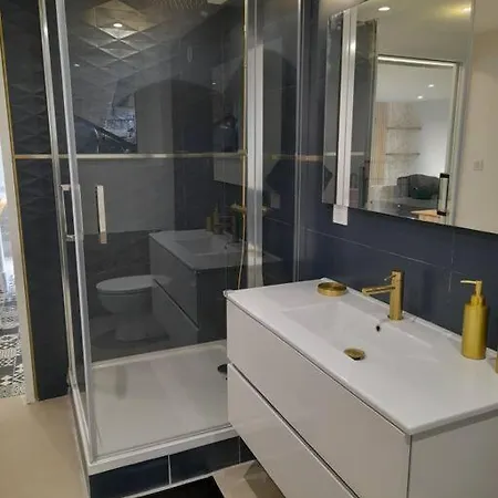 F2, Rez-de-jardin, Avec Piscine. *