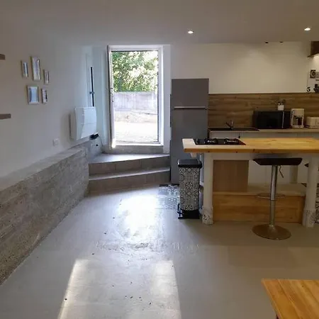Apartman F2, Rez-de-jardin, Avec Piscine.
